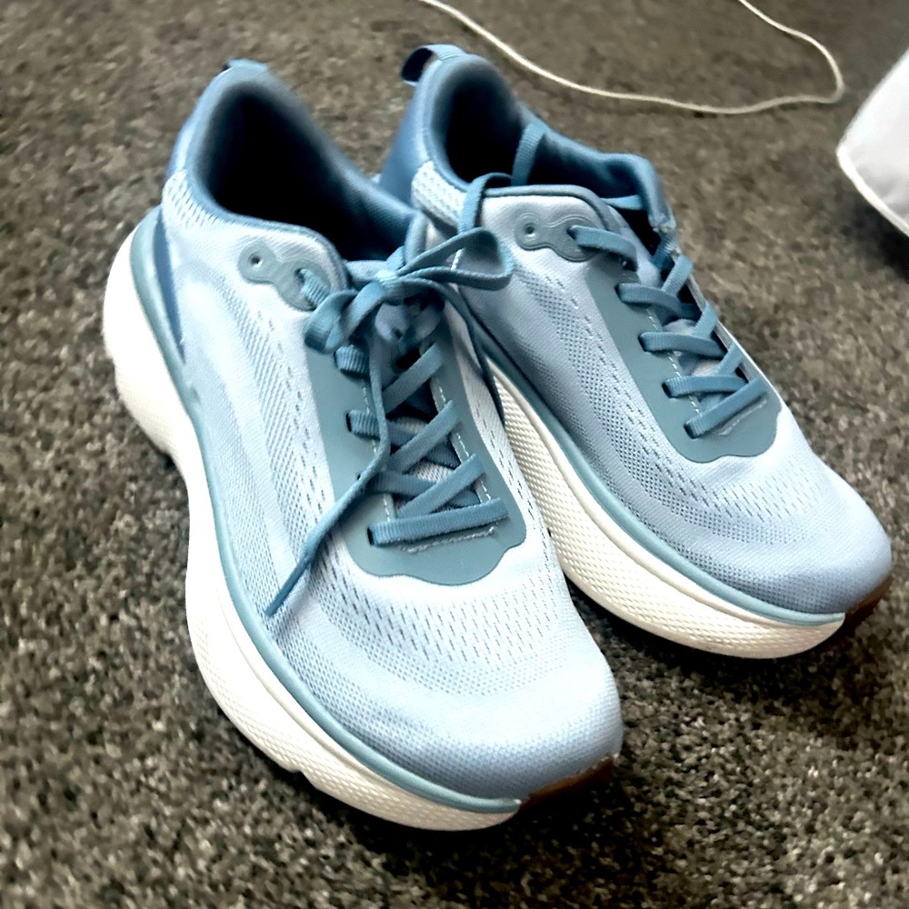 The Revitalign Orthotic Mesh Walking Sneakers by Gaia